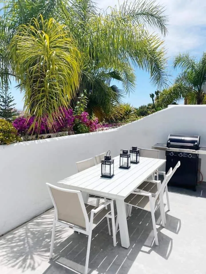 Apartamento Lujoso Los Cocoteros Malaga Apartment