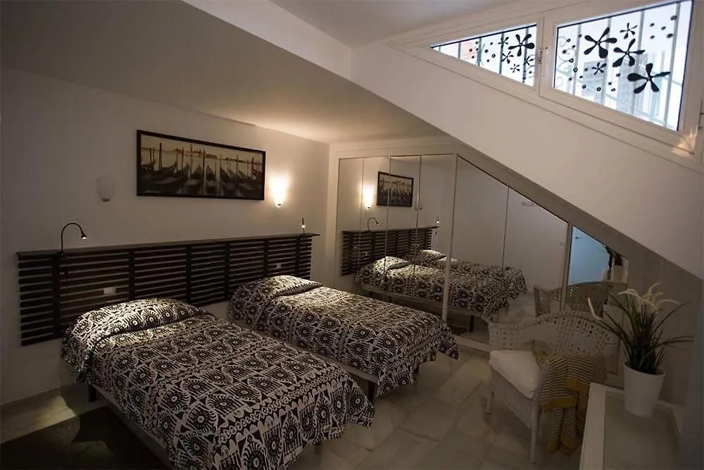 Apartamento Lujoso Los Cocoteros Malaga Apartment